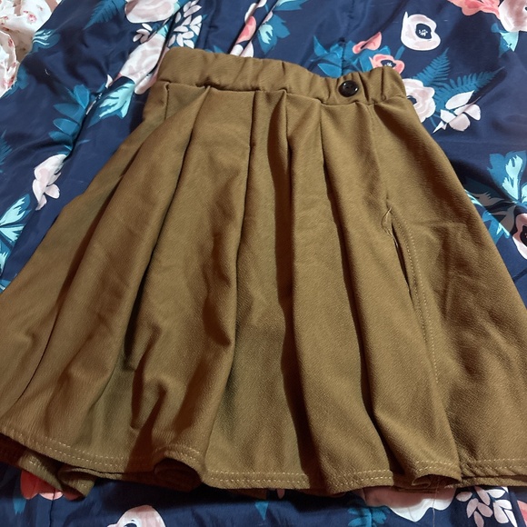 Tan skirt - Picture 1 of 2